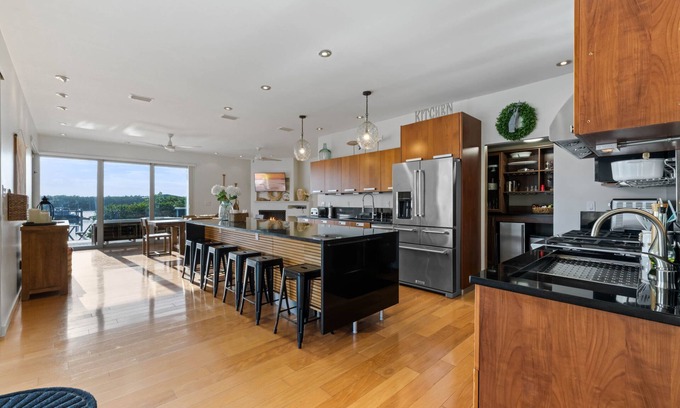 Wilbur-By-The-Sea Maison | NEW Private Million Dollar Riverfront Retreat