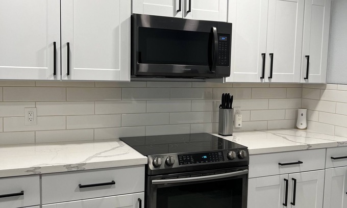 Cactus View Maison | NEW! Private Modern Home Near Sky Harbor Airport! AFFORDABLE!