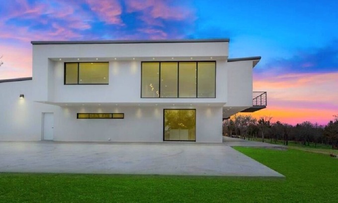 Ardmore Maison | New! Pure Luxury W Private Indoor Pool/Spa Near Sandy Beach!