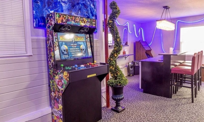 Urbandale Maison | NEW REMODEL! ARCADE GAMES, PNG PNG, SKEE BALL, ACCESS TO POOLS..WE HAVE IT ALL!