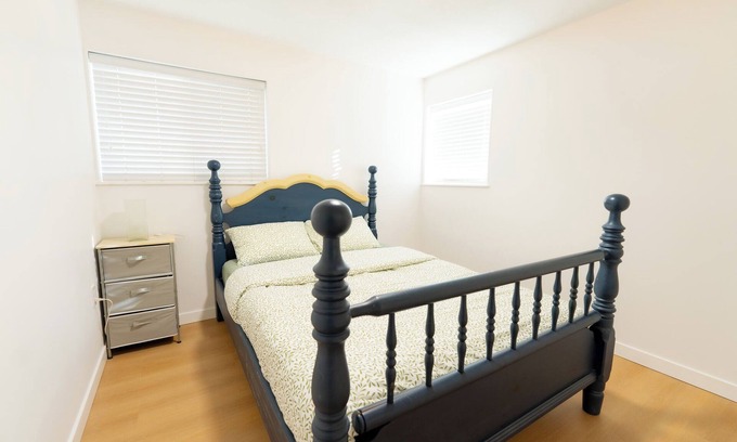 Fraserview Maison | New Reno 3B Home in Prime Location w/ Free Parking & Close to Bus Stop