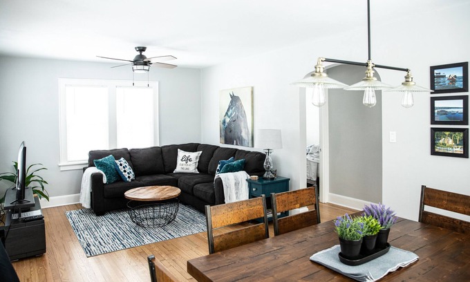 Lake Geneva Maison | New Reno. Entire Home. Blue Bungalow in downtown Lake Geneva. Walk to Lake
