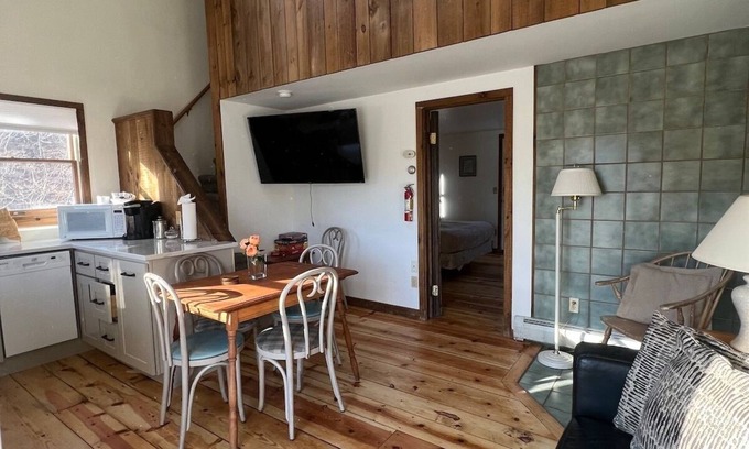 Canaan Autre | NEW RENO - Historic Loft w/views of the Berkshires