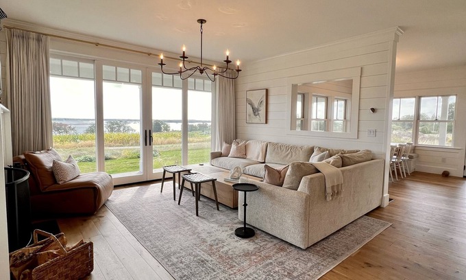 Adamsville Maison | New rental! Breathtaking views. Overlooking Westport Harbor. Minutes to beaches.