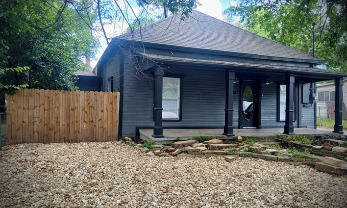 Weatherford Maison | New Rental Promo, Discounted Rate! 2Bed/2Bath Home, Walk to Downtown Weatherford