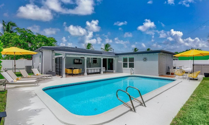 Southside Maison | New! Resort-style home & heated pool Newly renovated-Great location in SoSo WPB!
