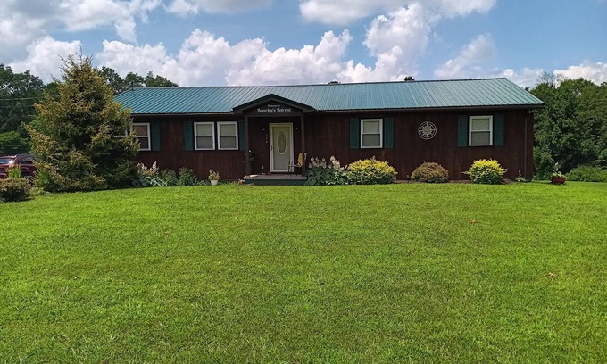 Fayetteville Maison | New River Gorge Pickleball Retreat, Hot Tub, Games, Family Fun Minutes To Town!