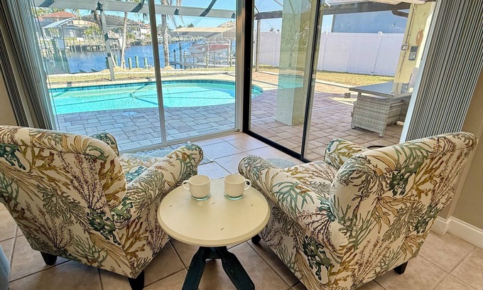 Cape Coral Maison | NEW SEASONAL! Cat Cay Hideaway – Gulf Access, Heated Pool & Open Availability!