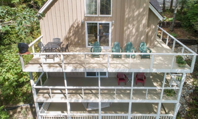 Highlands Hills Maison | New Secluded Mountain Cottage- close to DT, Apple Lake, Hiking, ETC