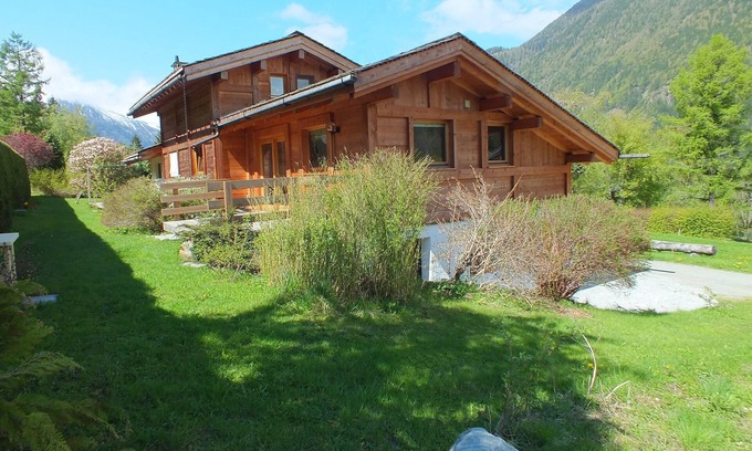 Les Bossons Chalet De Ski | Chalet mitoyen neuf, calme et confortable. Avec 2 chambres et 2 salles de bain.