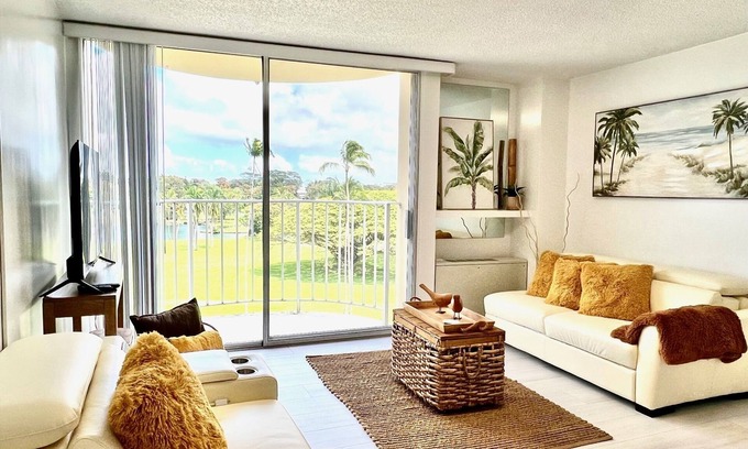 Hilo Copropriété | NEW! Serene end-unit condo with VIEWS - lagoons, gardens, ocean