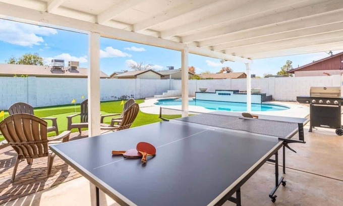 Glendale Maison | *NEW* Southwest Pool Oasis! Ping Pong & Mini Golf!