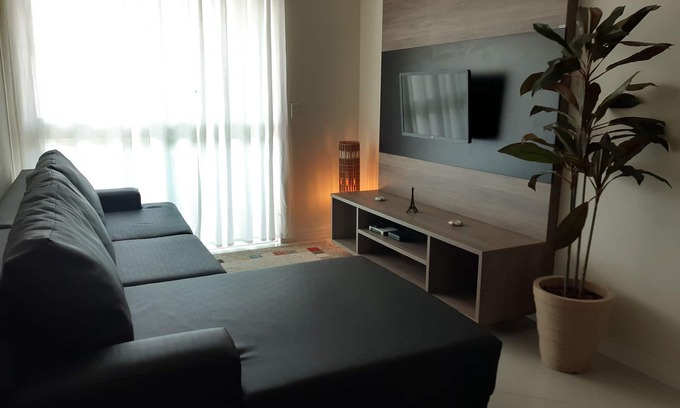 Centro Appartement | Nouveau, spacieux apt. SUR LA PLAGE DE BOMBINHAS CENTRO, à 80 mètres de la mer, très bien situé