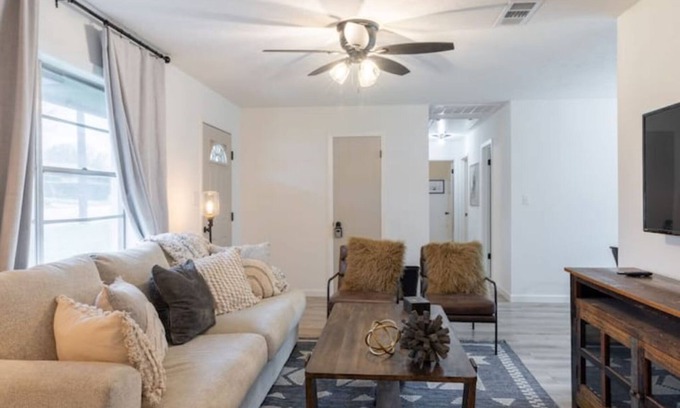 Brenham Maison | New! Spacious Home, Close to Downtown!