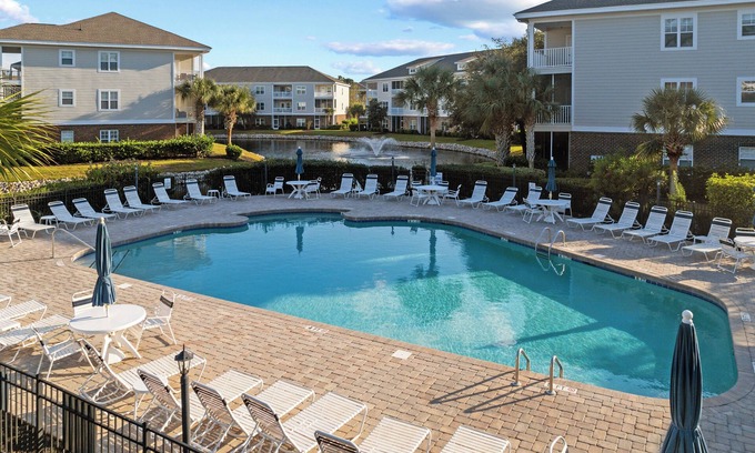 North Myrtle Beach Copropriété | New Spacious 3BR Barefoot Resort Condo: Enclosed Balcony, Beach, Dining & Golf