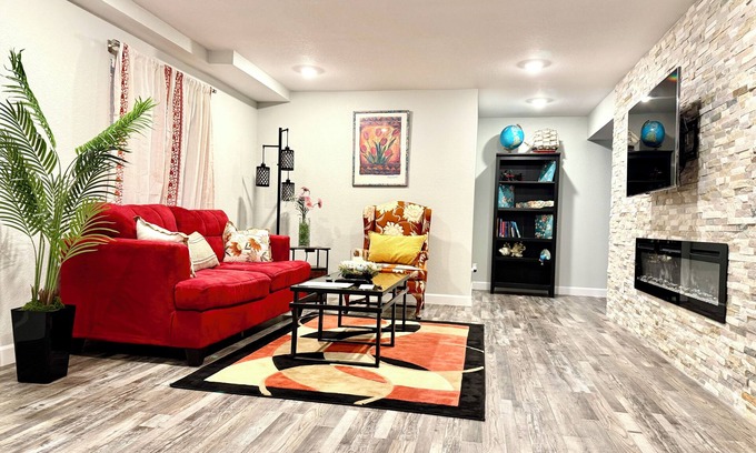 Parker Maison | New Spacious Walkout Basement in Parker with Private Entry-Bedrom-Kitchen-Closet