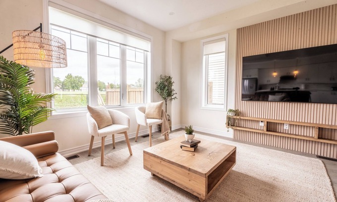 Mount Hope Maison | New & Spotless Home | 5 bed+4 bath | Wi-Fi | Hamilton Airport | 1hr to Niagara