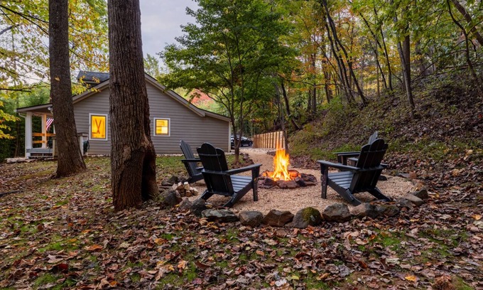 Nellysford Cottage | - NEW - Spruce Creek Retreat
