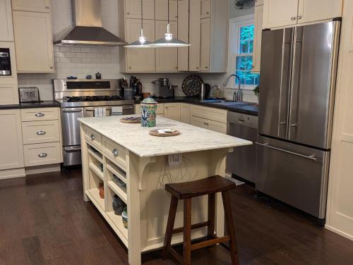 Durham Maison | New! Stately 3br25ba Near Rockwood