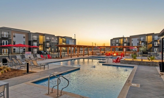 Marble Falls Appartement | “NEW” Studio with pool, Baylor Medical, CO River, Lakes, WiFi, games, gym, tv