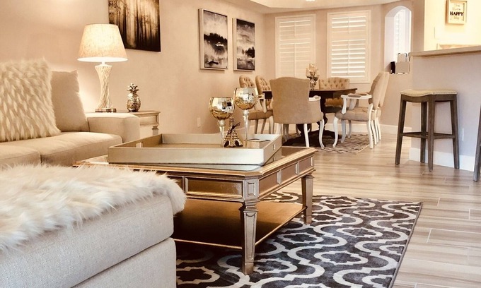 Camelback East Copropriété | MAGNIFIQUE CONDO DE STYLE DE STATION NOUVELLEMENT MEUBLÉ DANS LA PROPRIÉTÉ ARIZONA BILTMORE GATED