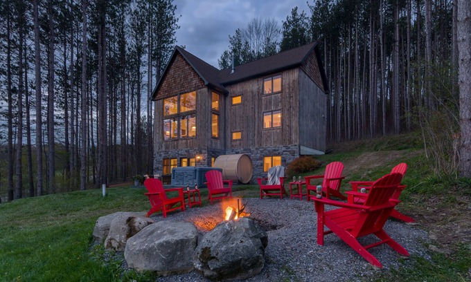Ellicottville Chalet De Ski | New & Stunning Chalet!⛷ A+ Reno, Hot-Tub, Barrel Sauna, Slope Views, Fire Pit🔥