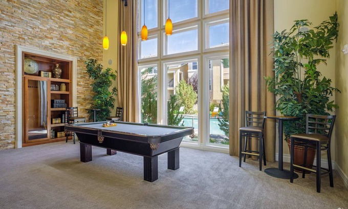 Reno/Tahoe Airport Appartement | New Stylish 1BR Apt With Heated Pool Gym Yoga Studio