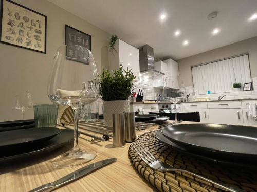 Smethwick Maison | New Stylish House - Sleeps 7 - Free Parking - Contractors Welcome - Wifi