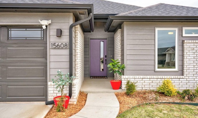 Edmond Maison | New, Stylish Modern Bungalow