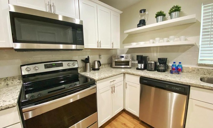 Port Orange Maison | *NEW*Sunshine Gorgeous- 3BD/2BA -Private Backyard!