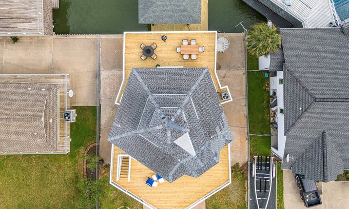 Galveston Maison | NEW! The Blue Pentagon 3-Bedroom Home