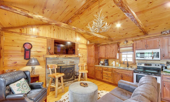 Edom Cabine | NEW ‘The Deer’ Cabin Peaceful Refuge in East Texas