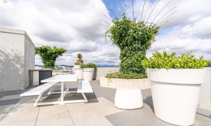 Turner Appartement | New to VRBO: Beautiful Art Apartment near Tram and Shops!