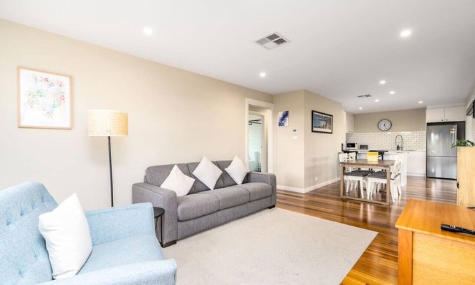 Chifley Maison | New to VRBO: Comfy and Modern House w/ Outdoor Dining & WiFi