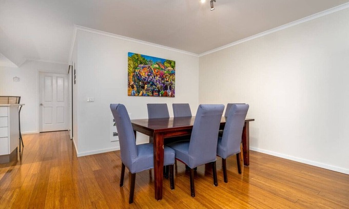 Narrabundah Appartement | New to VRBO: Spacious 2BR APT Panoramic Views, Central Location