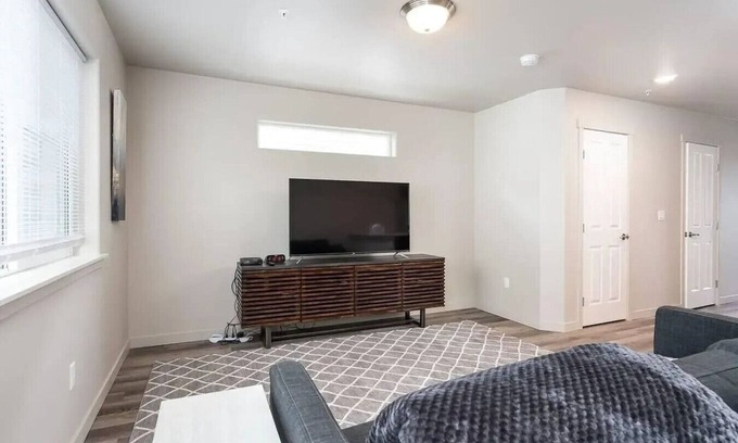 Tri-Cities Maison | New Townhouse! Private Yard & Garage 3/2.5 #5748