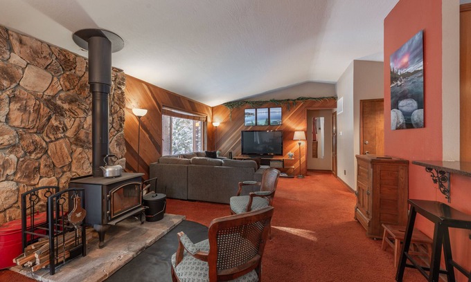 Ponderosa Palisades Maison | NEW - Truckee Cabin - Centrally Located