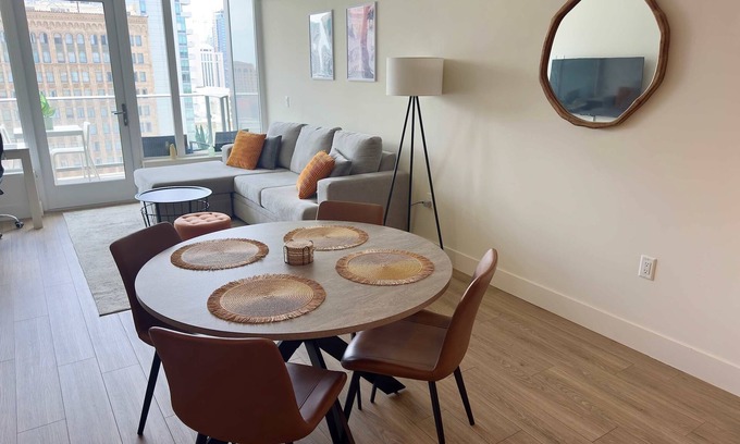Civic Core Appartement | NEW Upscale Downtown San Diego Stay Queen Bed Pool Sauna