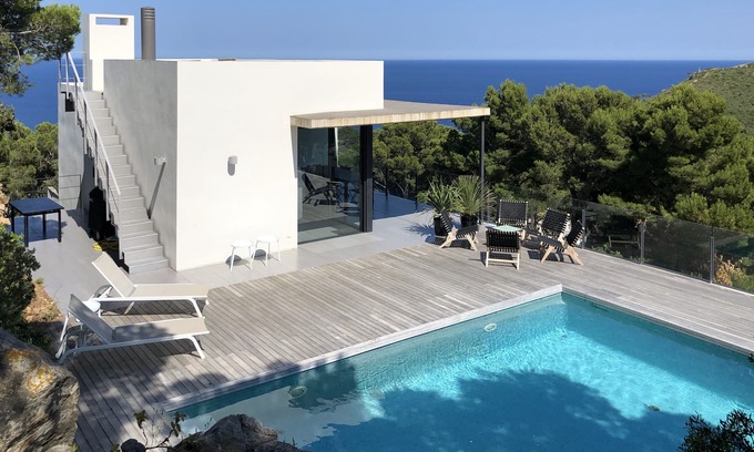 Sa Tuna Villa | Villa récente, 5 ch/12 lits, vue mer, calme, piscine privée, 5 mins à pied plage