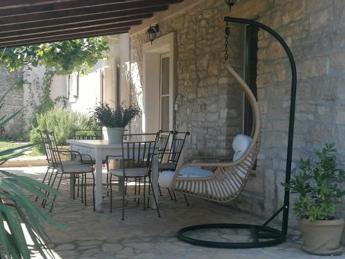 Tinjan Maison | NEW!Villa D'Vita on huge fenced property