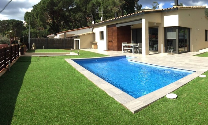 Calonge Villa | Nouvelle villa avec piscine sur la Costa Brava. Avec WiFi Internet!