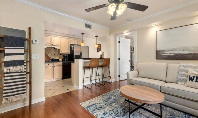 Auburn Copropriété | NEW-War Damn Condo-DT Auburn next to campus