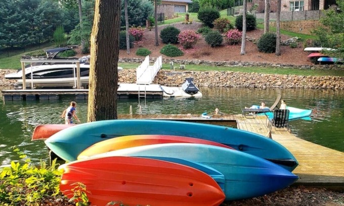 Barium Springs Maison | NEW! Waterfront Lake Norman -Hot tub, dock, kayaks, paddleboards
