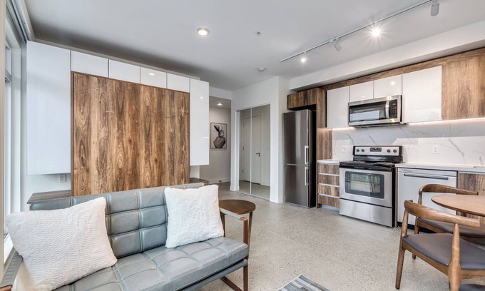 West End Appartement | NEW West End Studio-Pet Allowed@ 1170 Barclay in cool Vancouver with WiFi