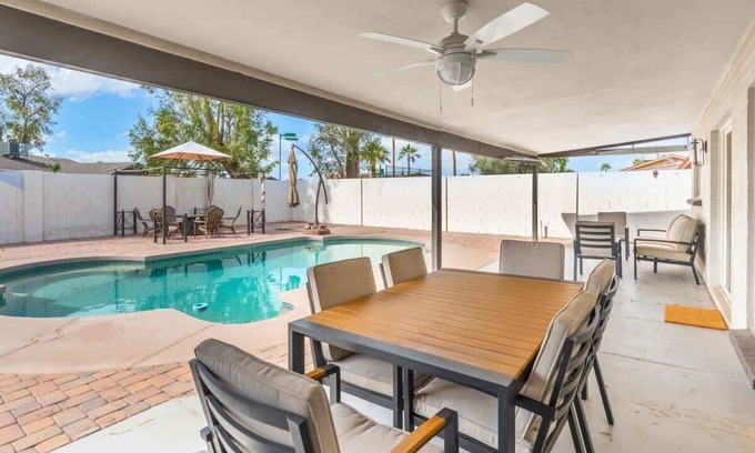 Glendale Maison | *NEW* Western Desert Pool Oasis! Fire Pit & Grill!