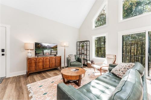 Alpine Lake Chalet De Ski | New Wintervue Home With Fireplace - Pet Friendly