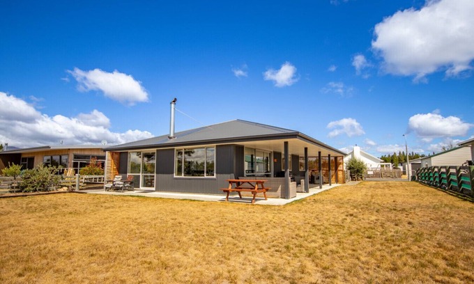 Twizel Maison | New with a View, Twizel - FREE WIFI