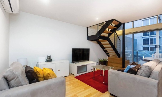 Melbourne Central Business District Appartement | New York Lofted CBD Retreat with Pool and Parking