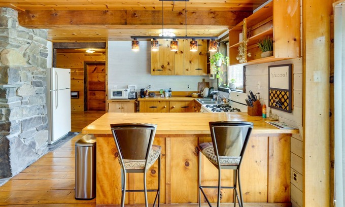 Saugerties Cabine | New York Vacation Rental w/ Large Deck!