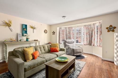 Newark Maison | Newark Gem 6BR, 5BA - Sleeps 24 - Walk to Prudential Center and Newark Penn Station, Near EWR and American Dream Mall, includes Parking - WiFi - Laundry - Backyard - Gym